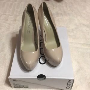 ALDO “CAVIEL” nude patent leather pumps  womenUS7